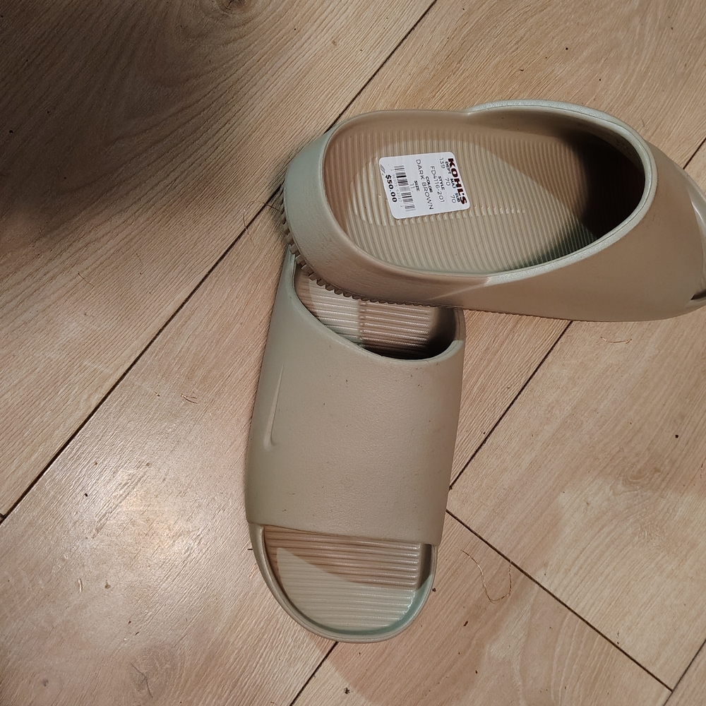 New Without Tags Nike Beige Slide Sandals